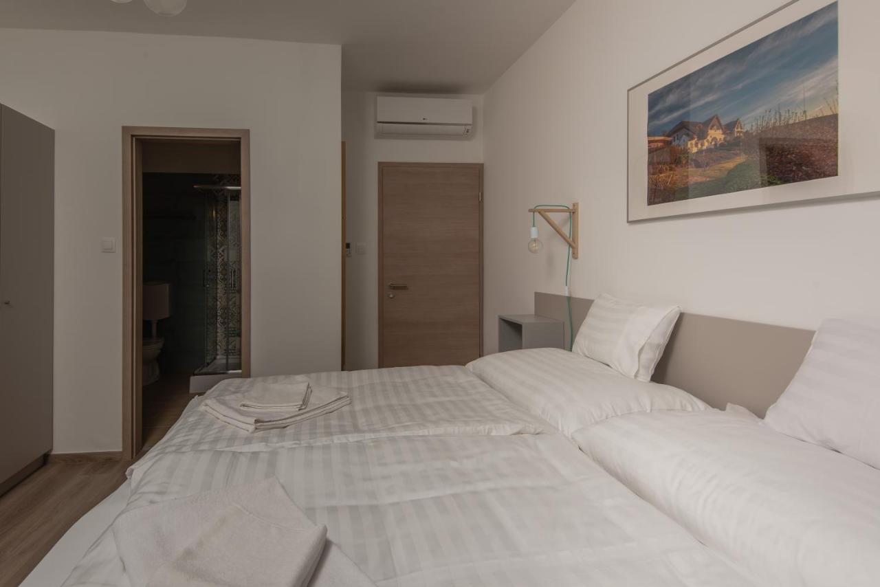 Magaspart Panzio Balatonföldvár Extérieur photo