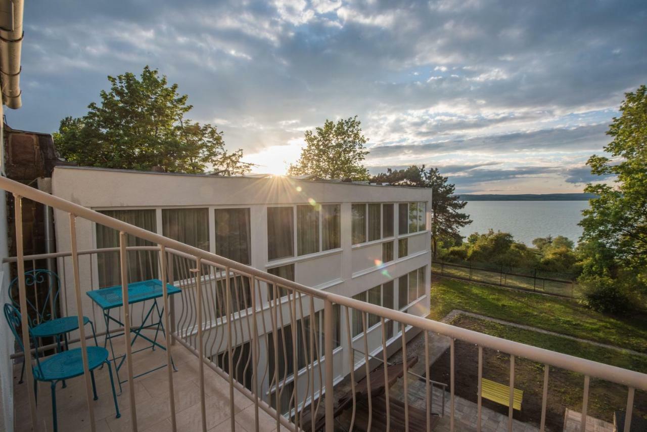 Magaspart Panzio Balatonföldvár Extérieur photo
